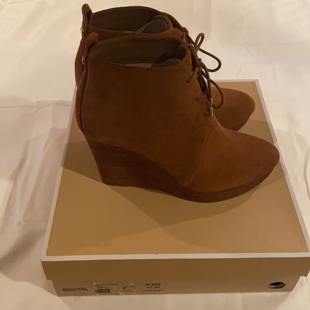 Camel booties. - Picture 2 of 3